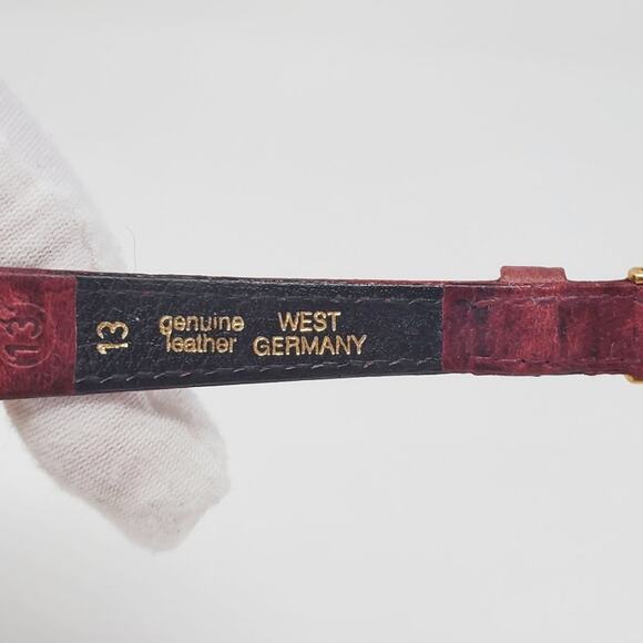 Disney X Lorus Mickey Mouse VTG Hologram Red Band Woman\'s Watch main image 7
